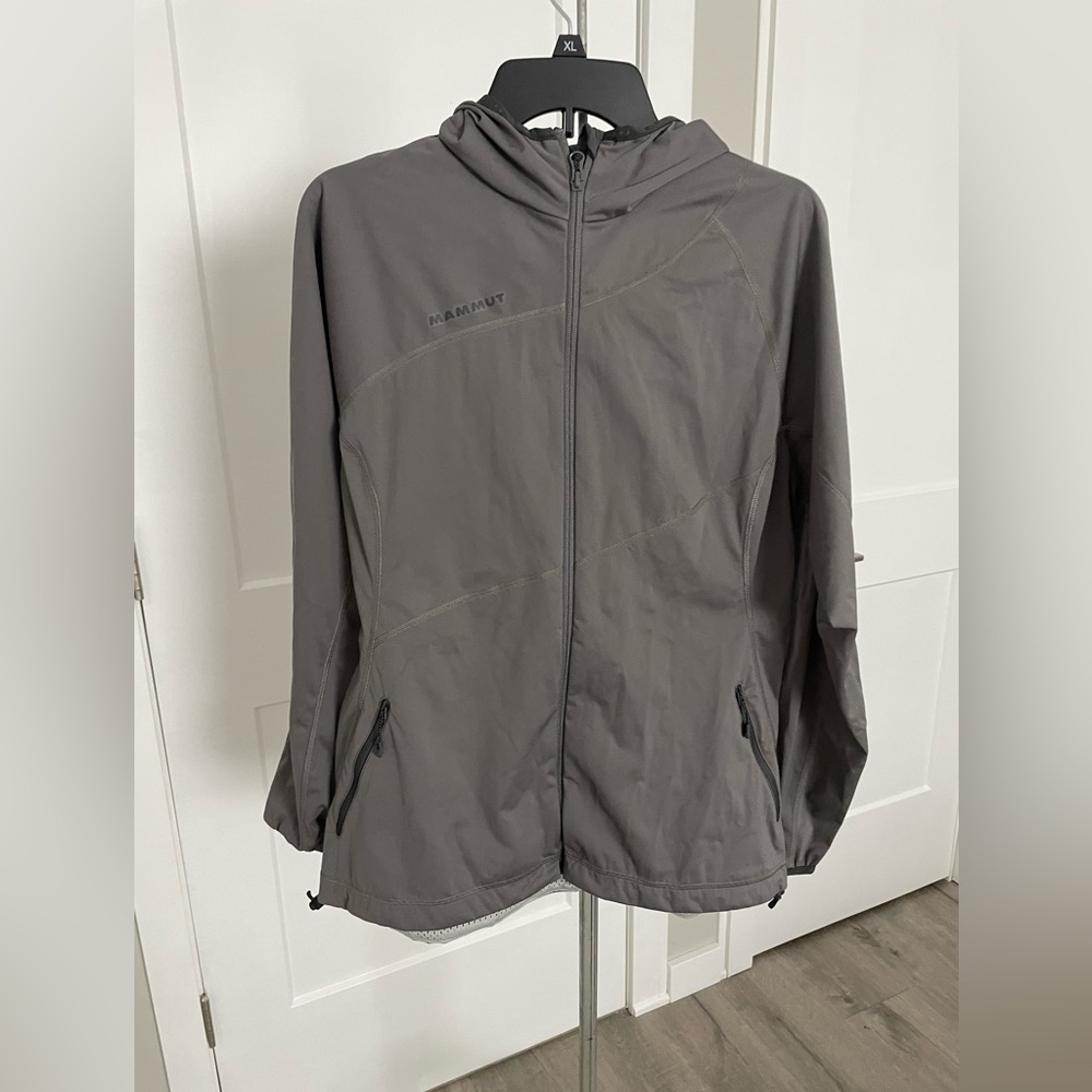 NWOT Mammut hooded zip jacket.